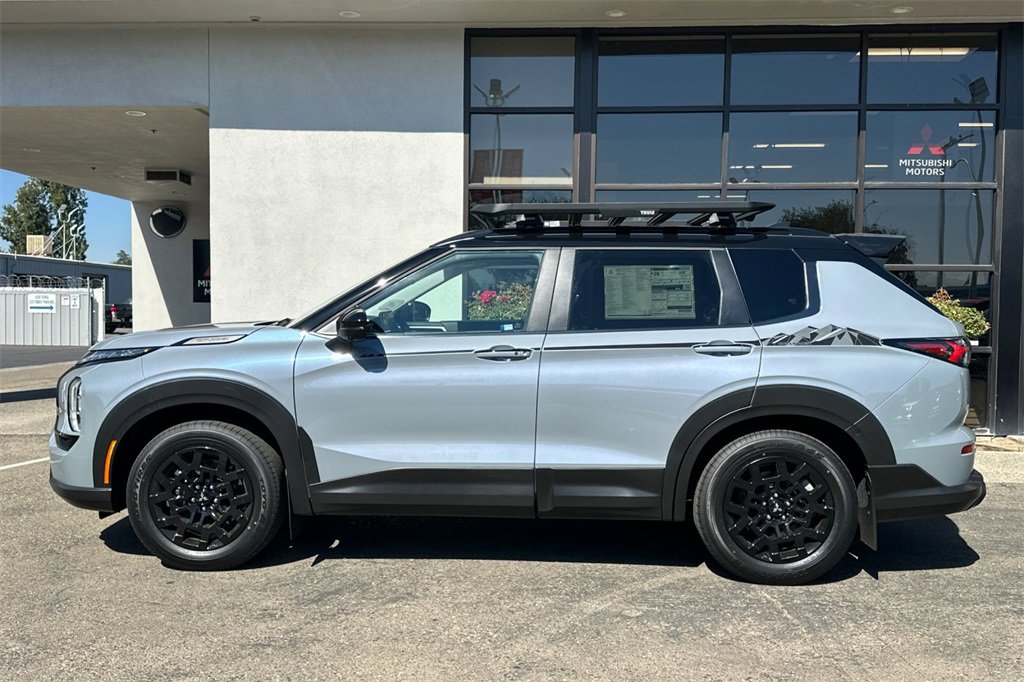 New 2025 Mitsubishi Outlander AWD image 8