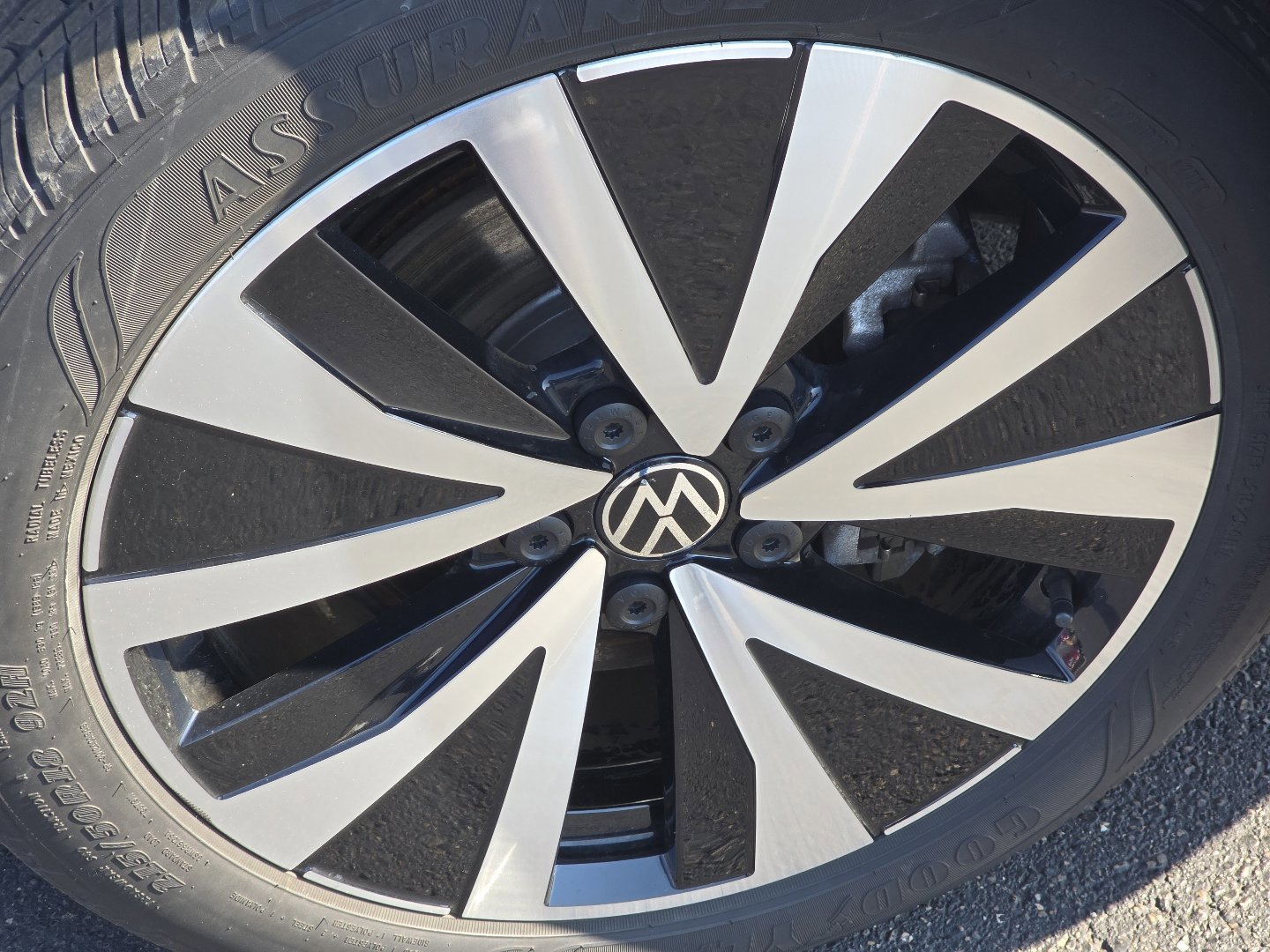 Used 2024 Volkswagen Taos SE image 14