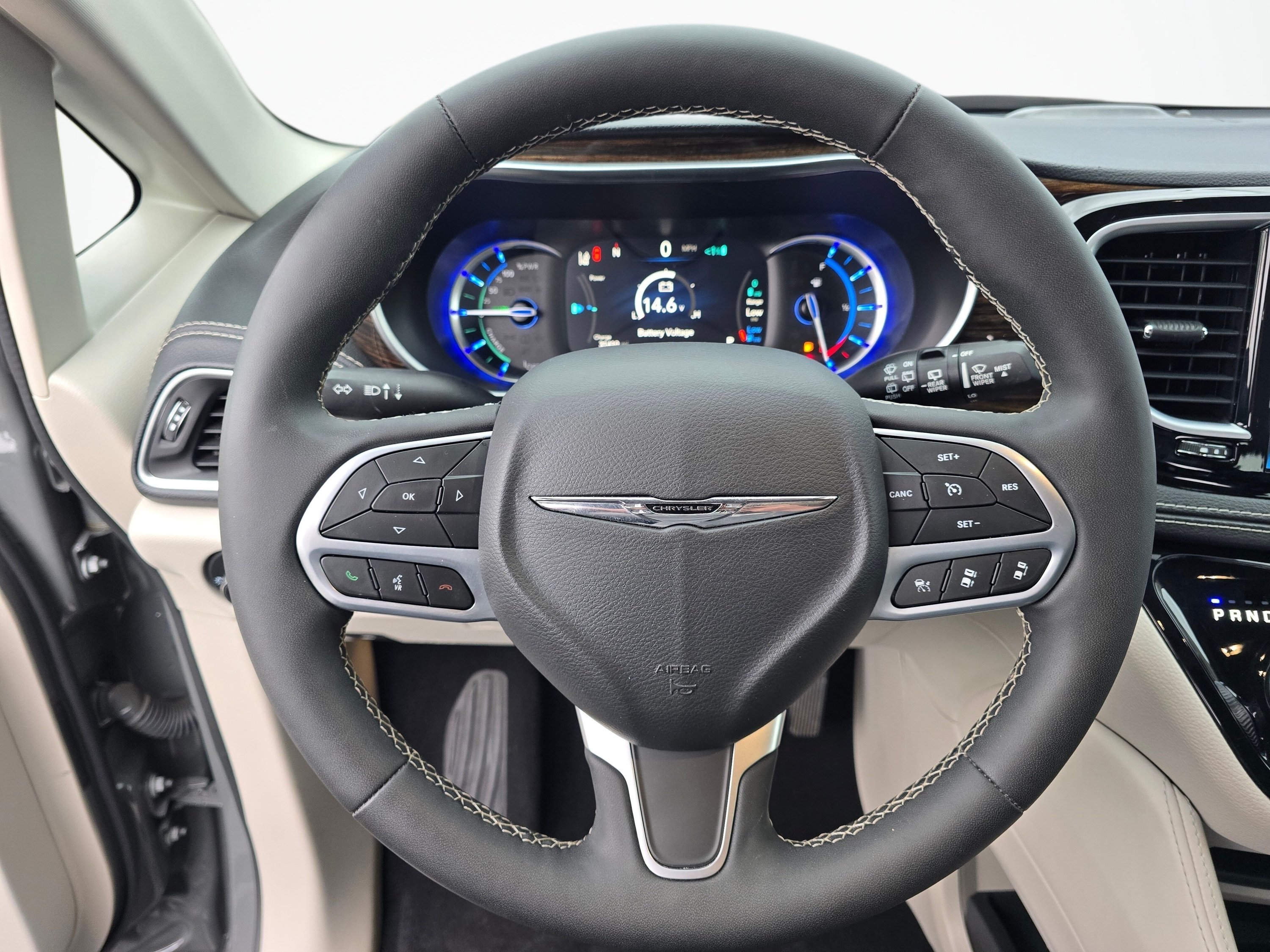 Used 2022 Chrysler Pacifica Limited FWD image 13