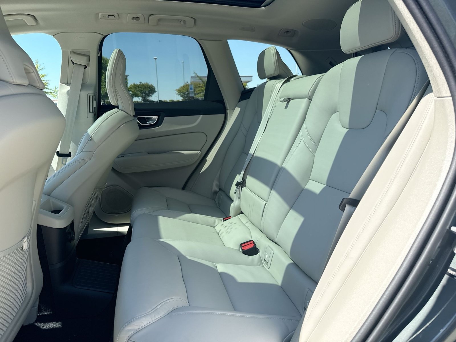 New 2026 Volvo XC60 T8 Ultra w/ Climate Package AWD/4WD image 24
