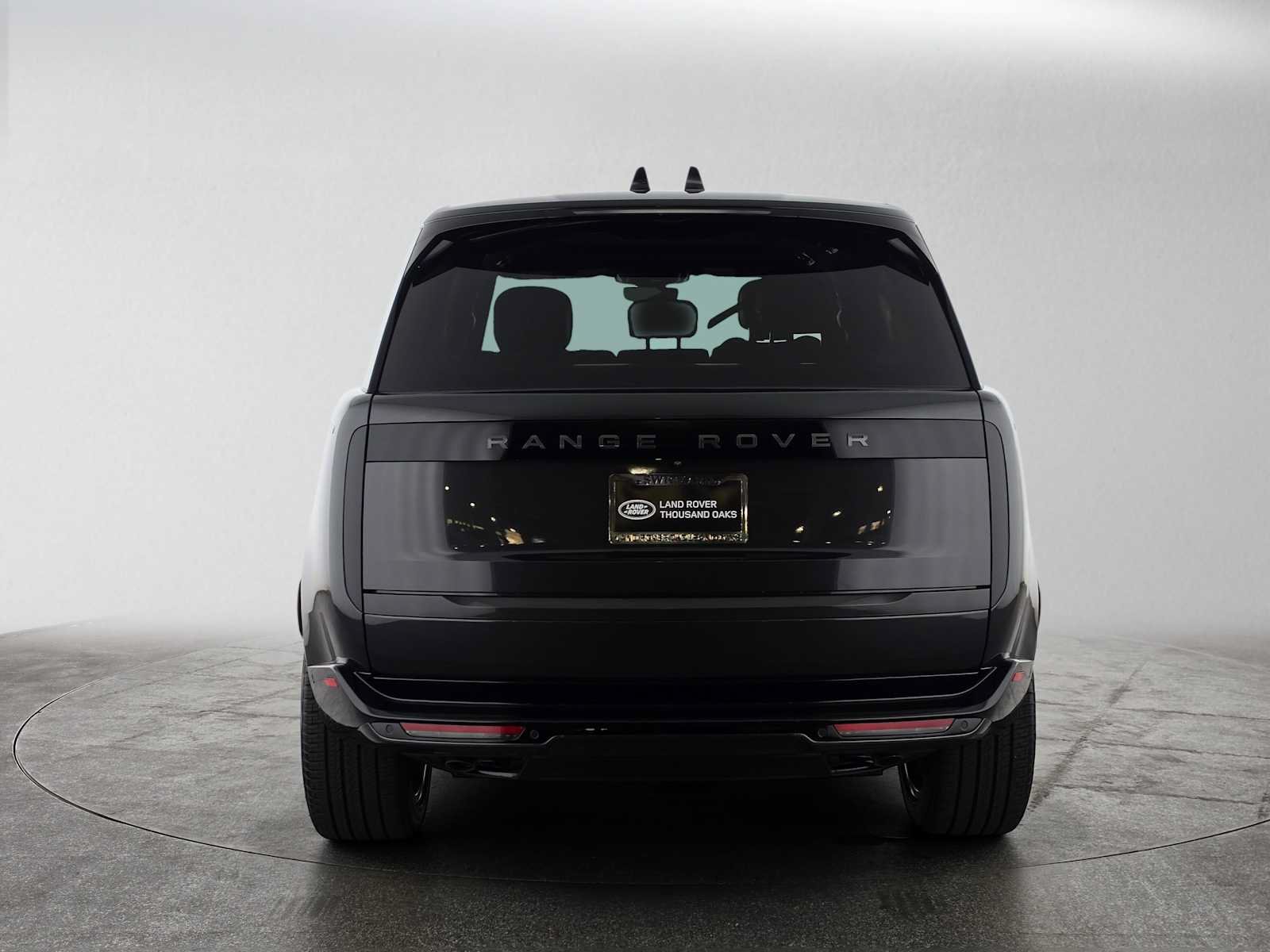 New 2027 Land Rover Range Rover Long Wheelbase SE AWD/4WD image 4
