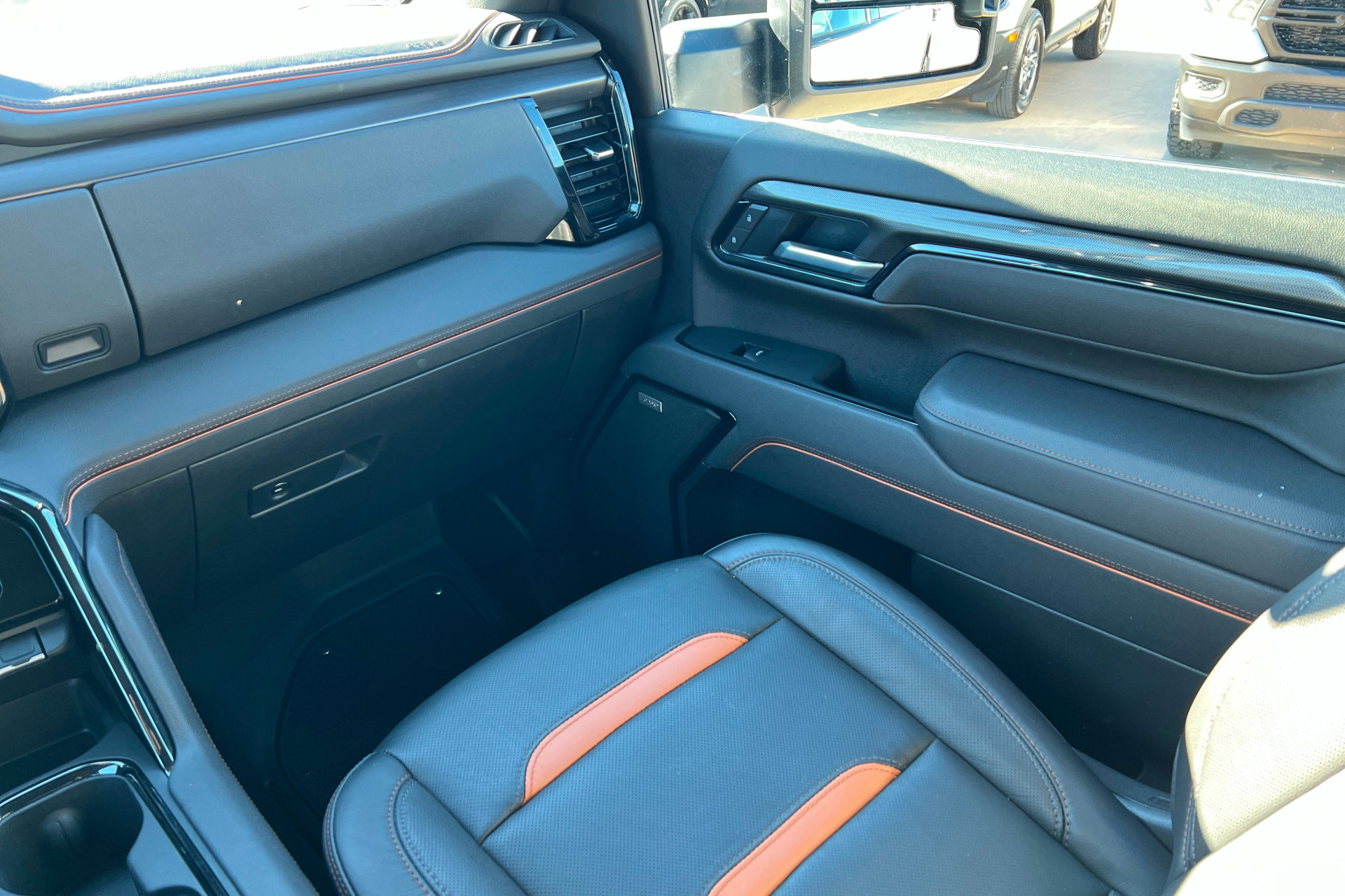 Certified 2025 GMC Sierra 2500 AT4 image 11