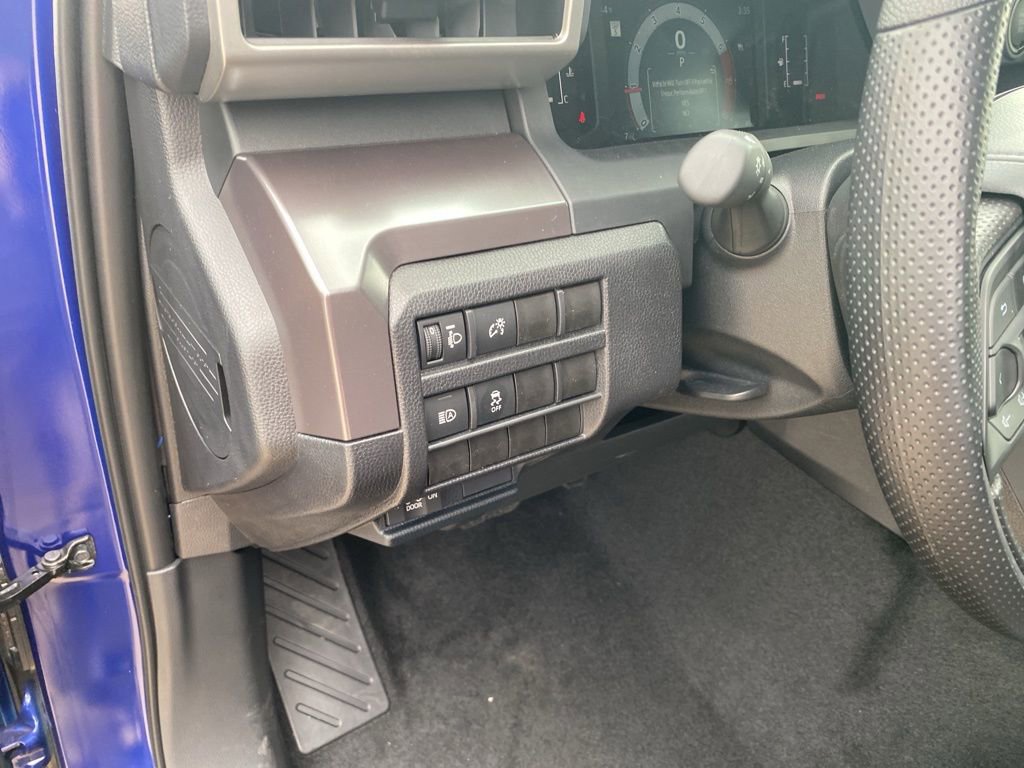 Certified 2025 Toyota Tacoma SR5 image 10