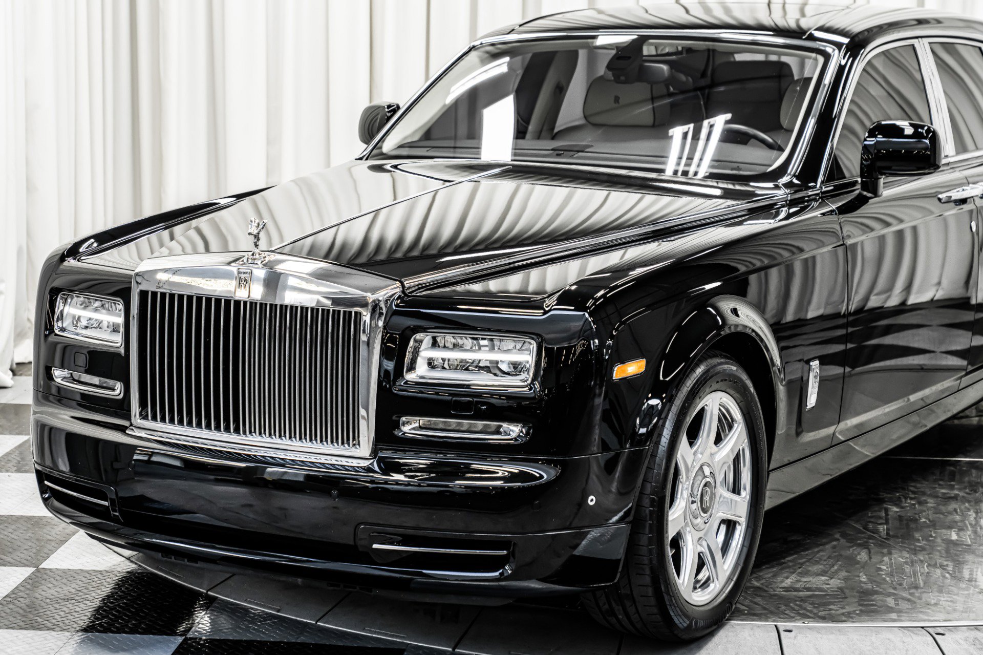 Used 2013 Rolls-Royce Phantom Sedan image 38