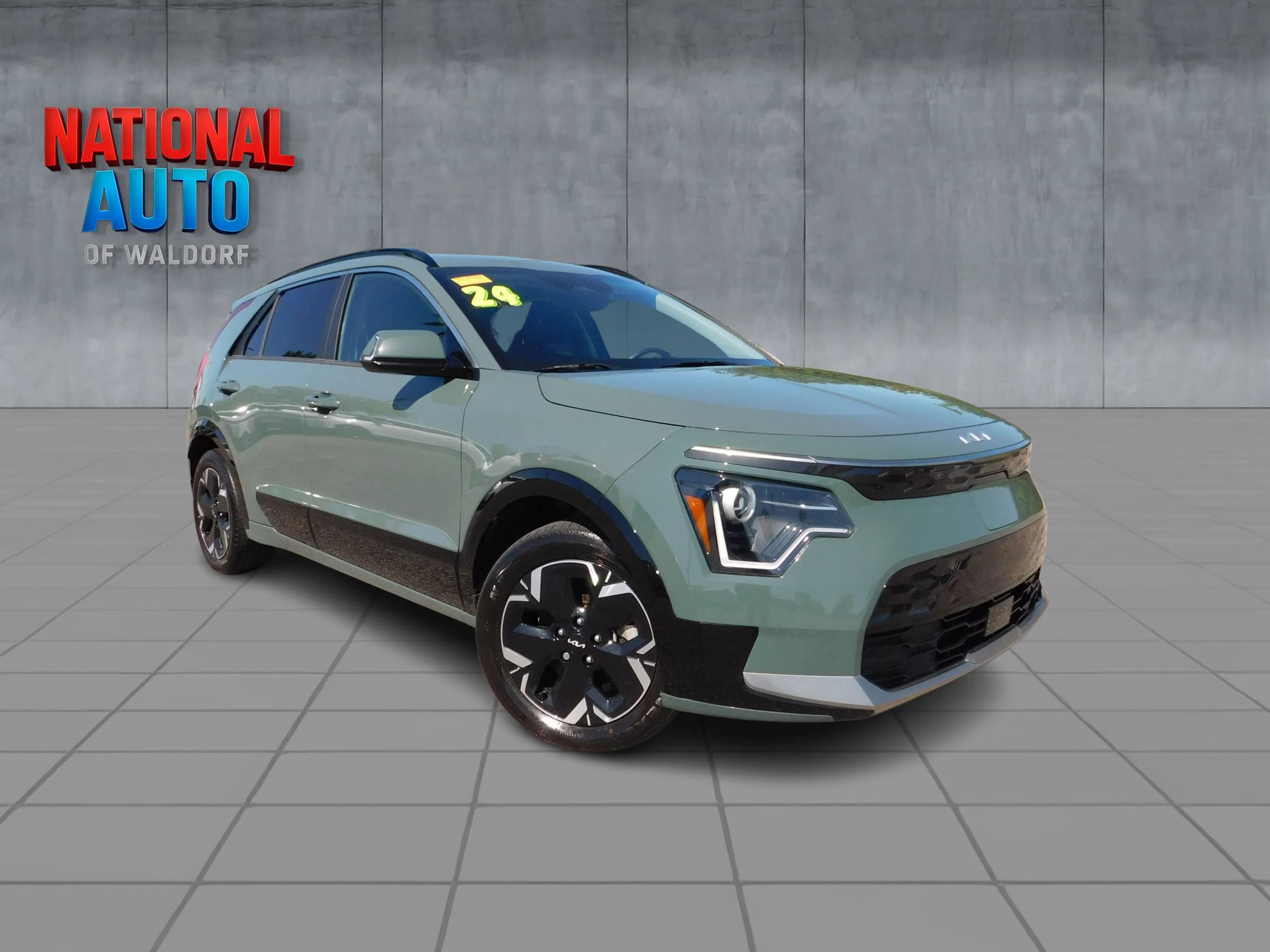 Used 2024 Kia Niro Wind w/ Wind Preserve Package FWD image 1