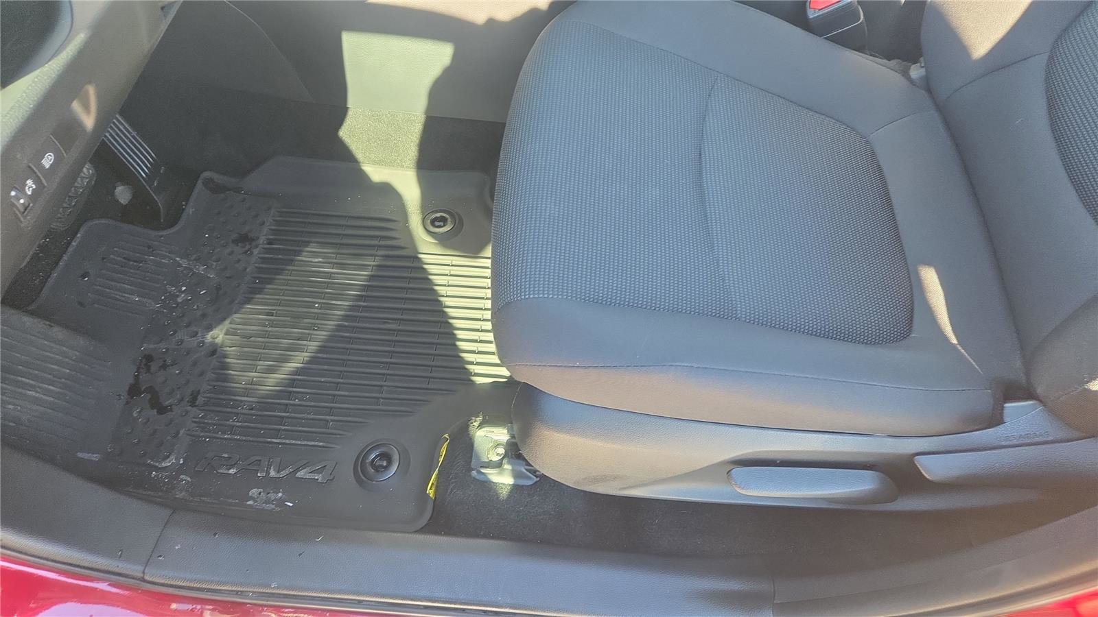 Used 2021 Toyota RAV4 LE image 20