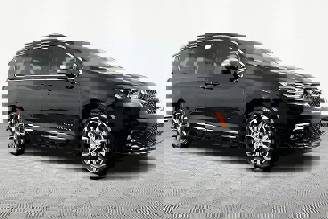 New 2026 Chrysler Pacifica Pinnacle w/ Trailer Tow Group image 3