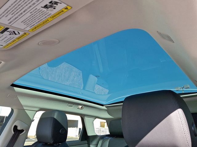 Used 2023 Land Rover Range Rover Evoque R-Dynamic SE image 15