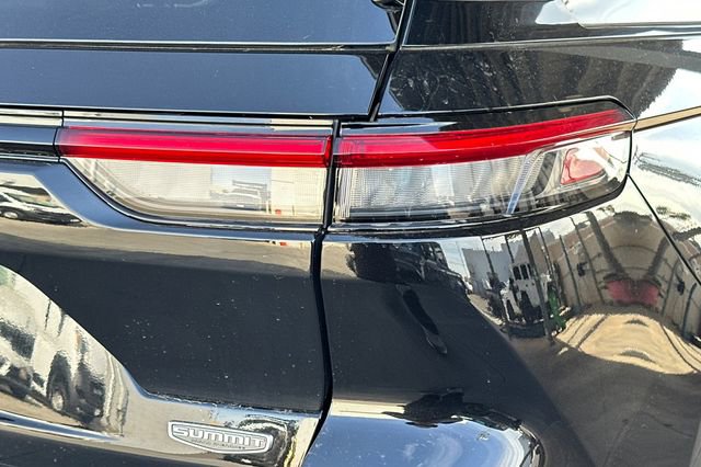 Used 2023 Jeep Grand Cherokee Summit w/ Luxury Tech Group V image 12