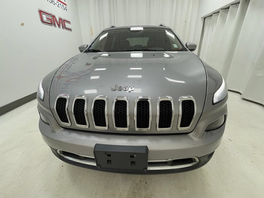 Used 2017 Jeep Cherokee Limited AWD/4WD image 2
