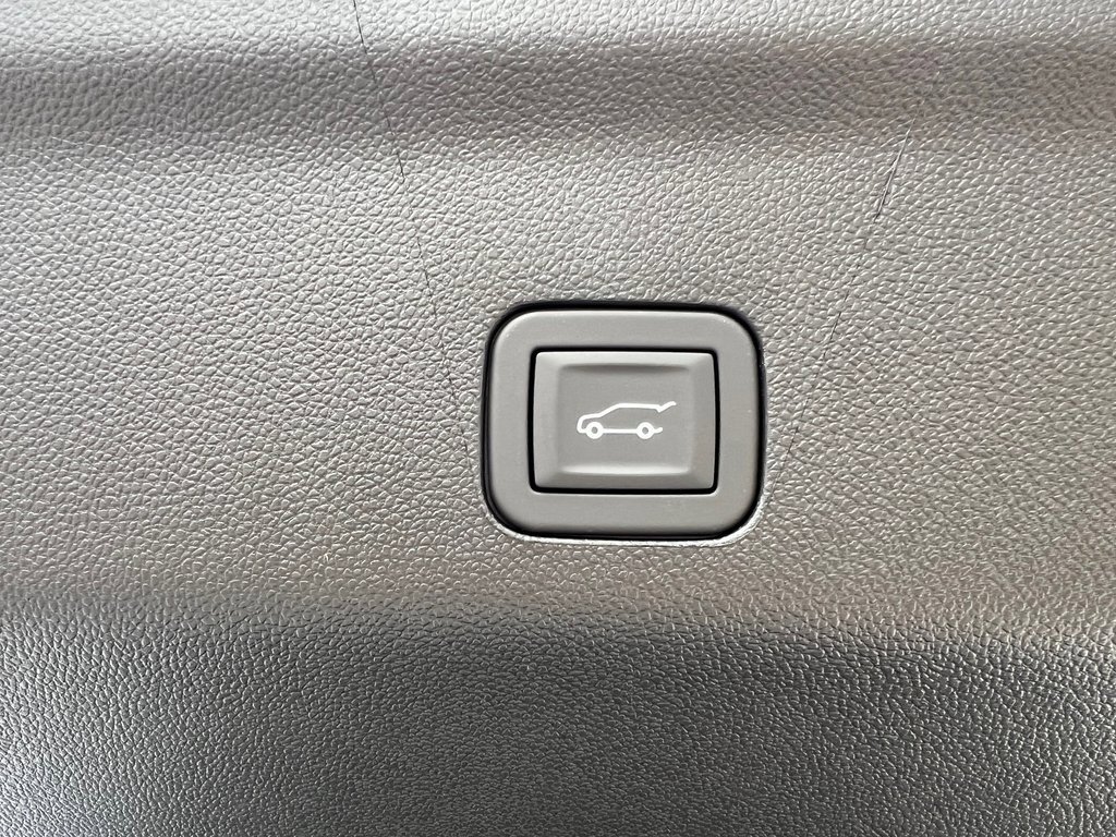 New 2025 Chevrolet Suburban Premier image 19