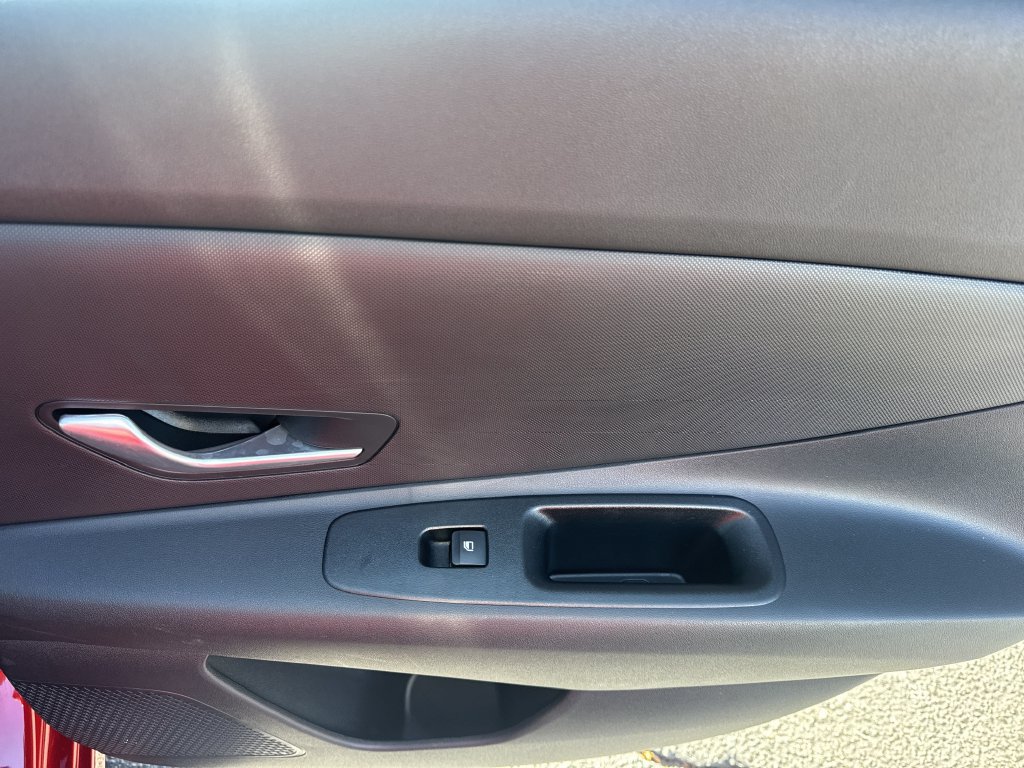 Used 2025 Hyundai Elantra SE FWD image 16