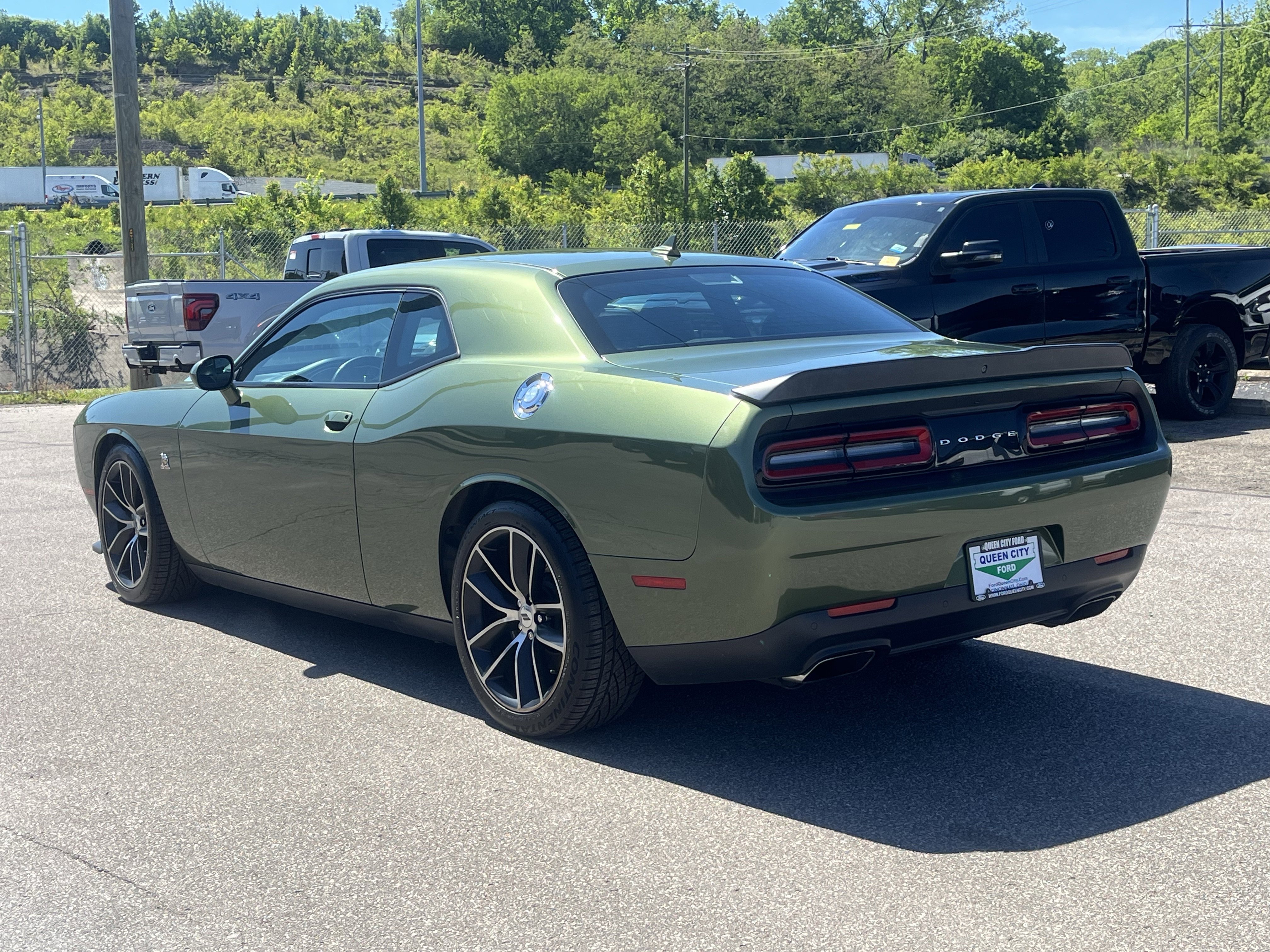 Used 2018 Dodge Challenger R/T Scat Pack w/ Leather Interior Group RWD image 9