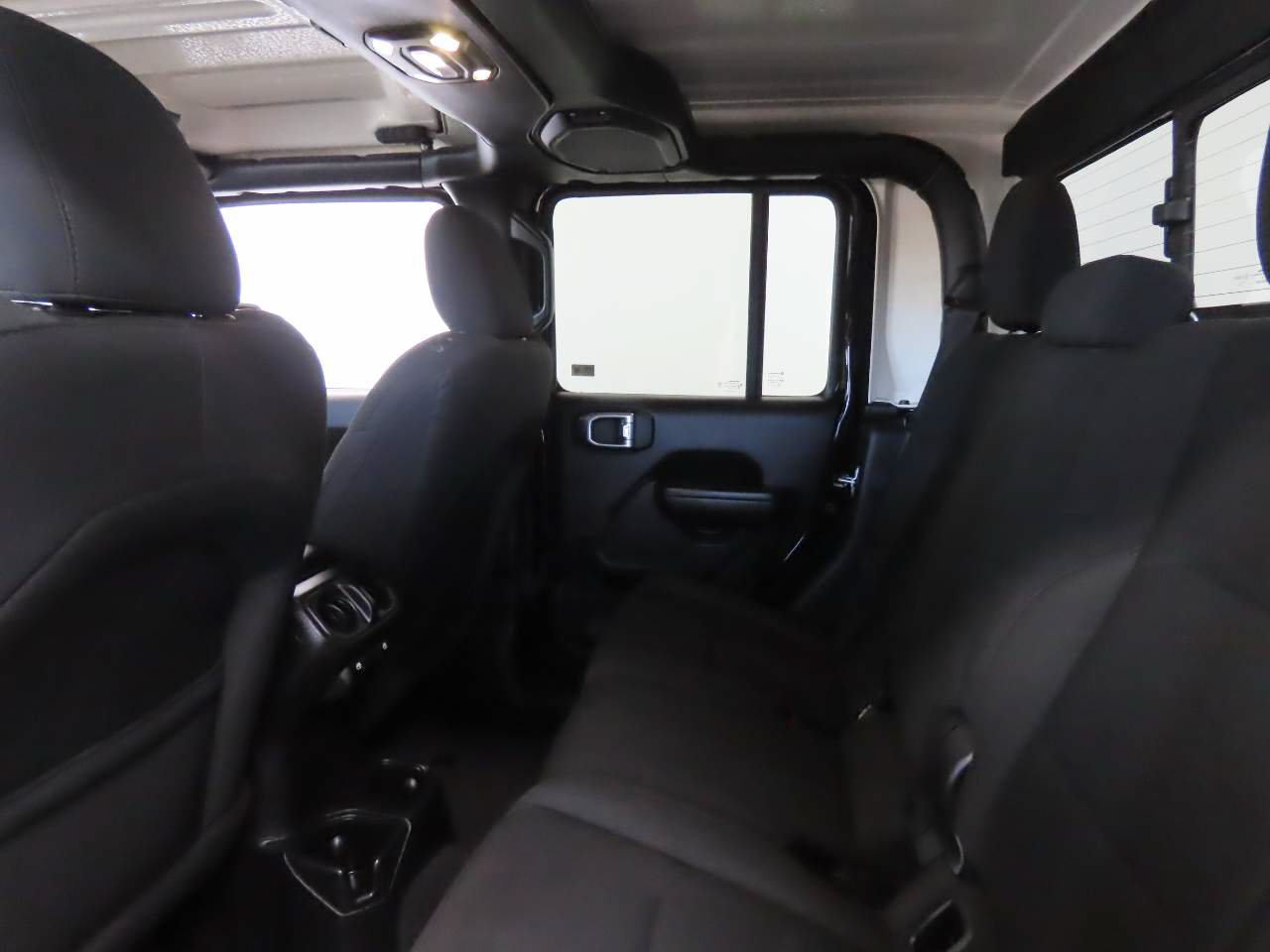 Used 2021 Jeep Gladiator Sport AWD/4WD image 17