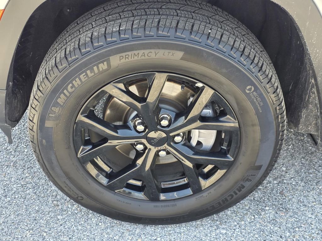 Used 2025 Jeep Grand Cherokee Altitude image 34