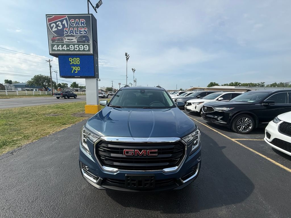 Used 2024 GMC Terrain SLE w/ Driver Convenience Package FWD image 9