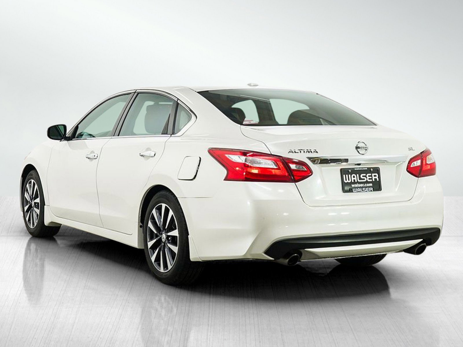 Used 2016 Nissan Altima 2.5 SL w/ Moonroof Package FWD image 3