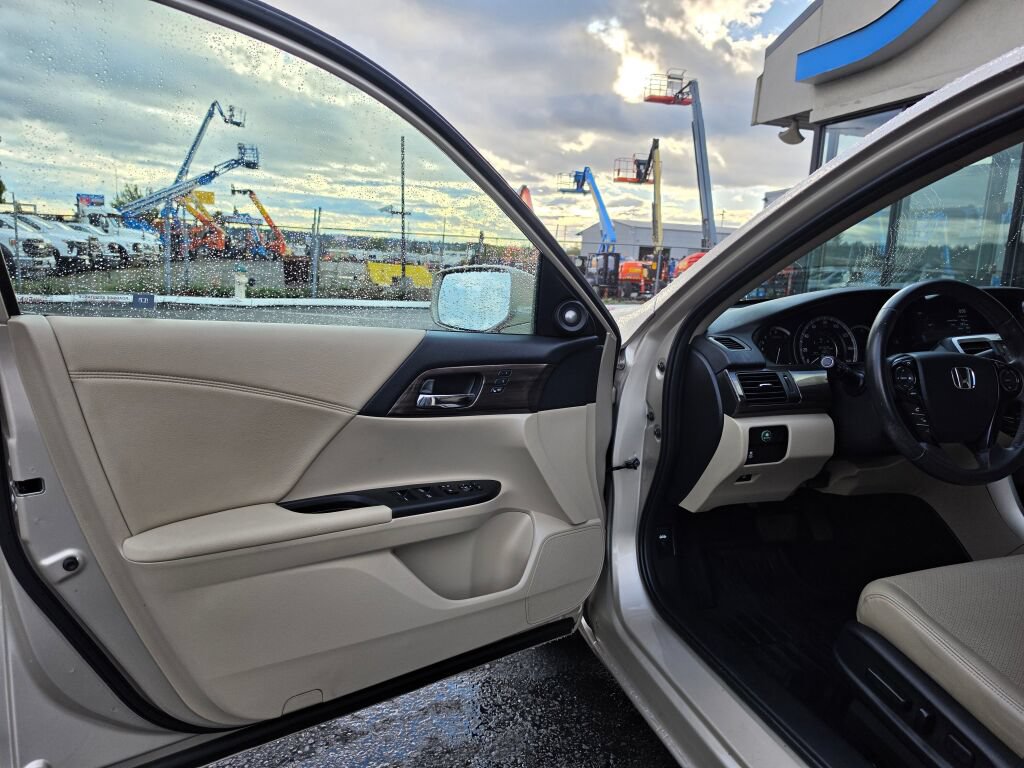 Certified 2017 Honda Accord EX-L image 18