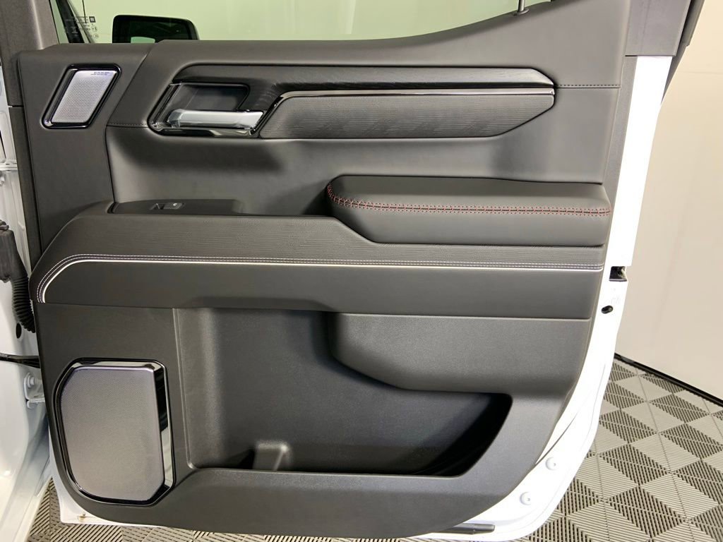 Used 2025 GMC Sierra 1500 AT4X image 13