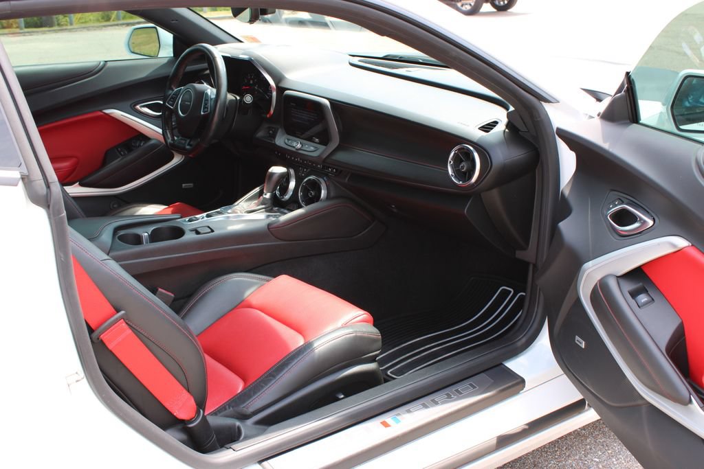 Used 2021 Chevrolet Camaro SS RWD image 8