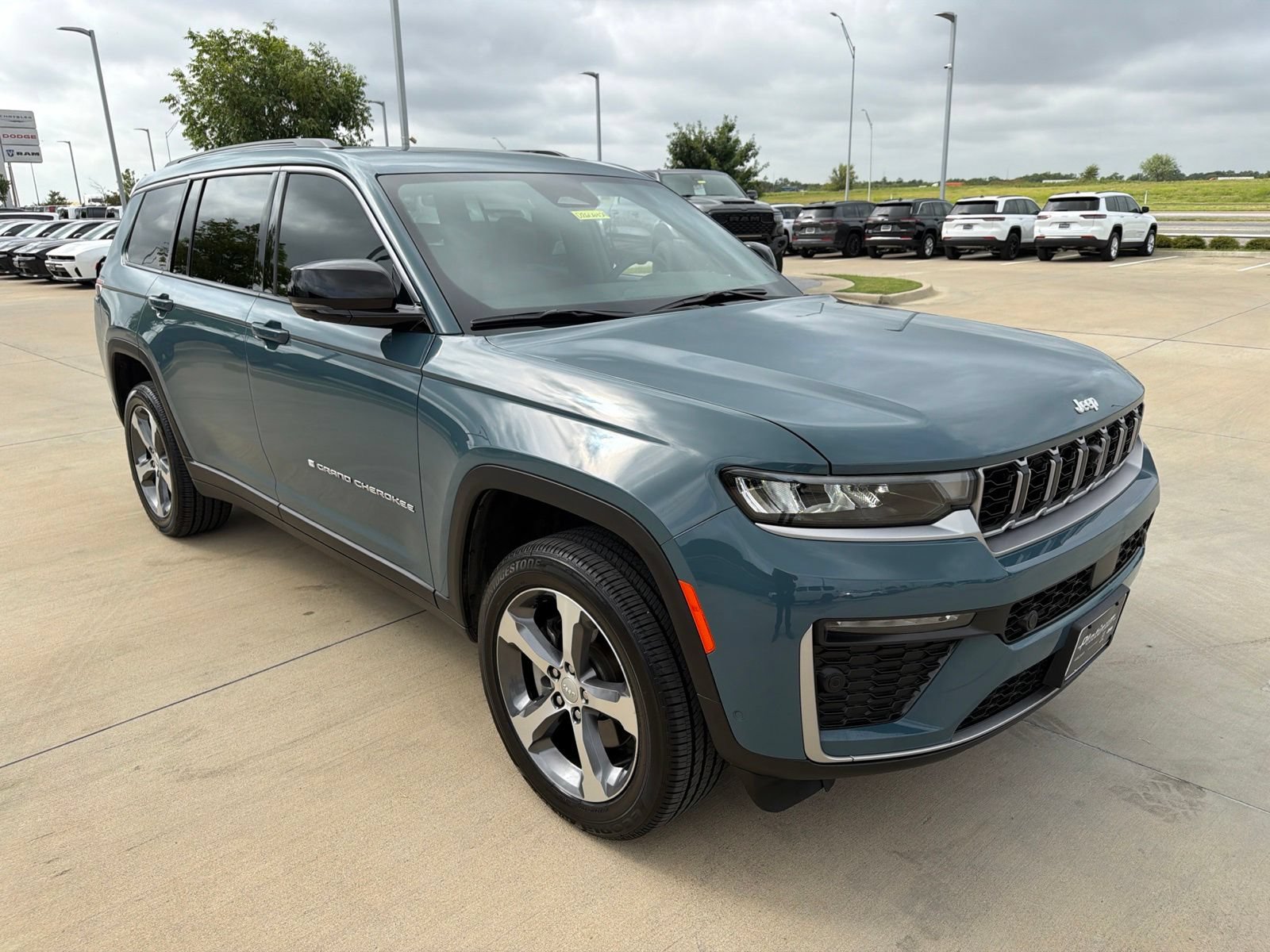 Used 2026 Jeep Grand Cherokee L Limited w/ Luxury Tech Group II RWD image 7