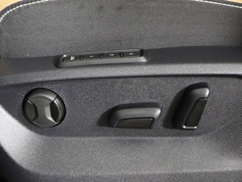 Used 2024 Volkswagen Atlas Cross Sport SEL R-Line AWD/4WD image 38