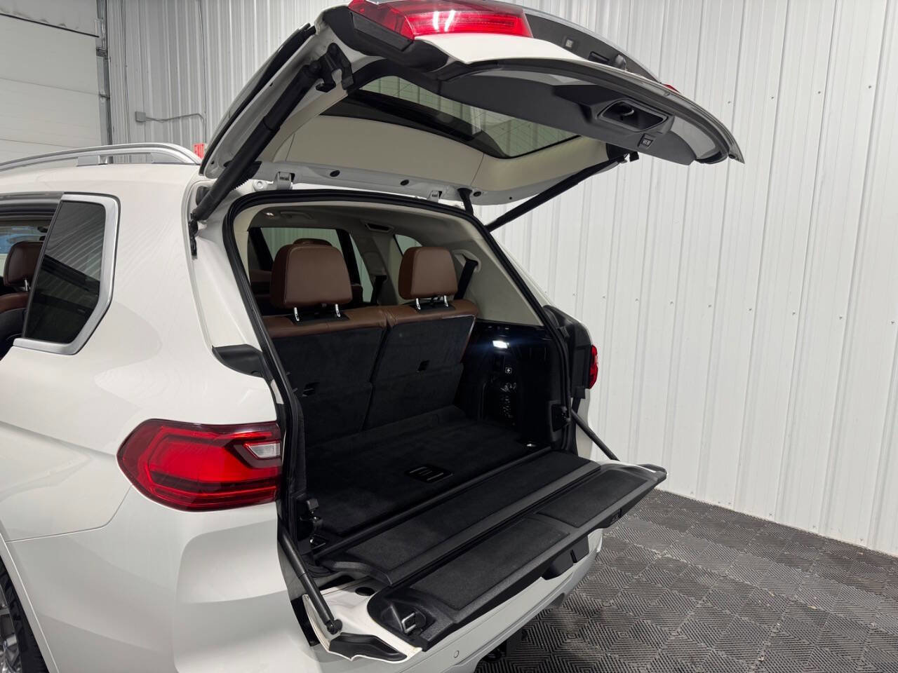 Used 2021 BMW X7 xDrive40i w/ Premium Package image 22