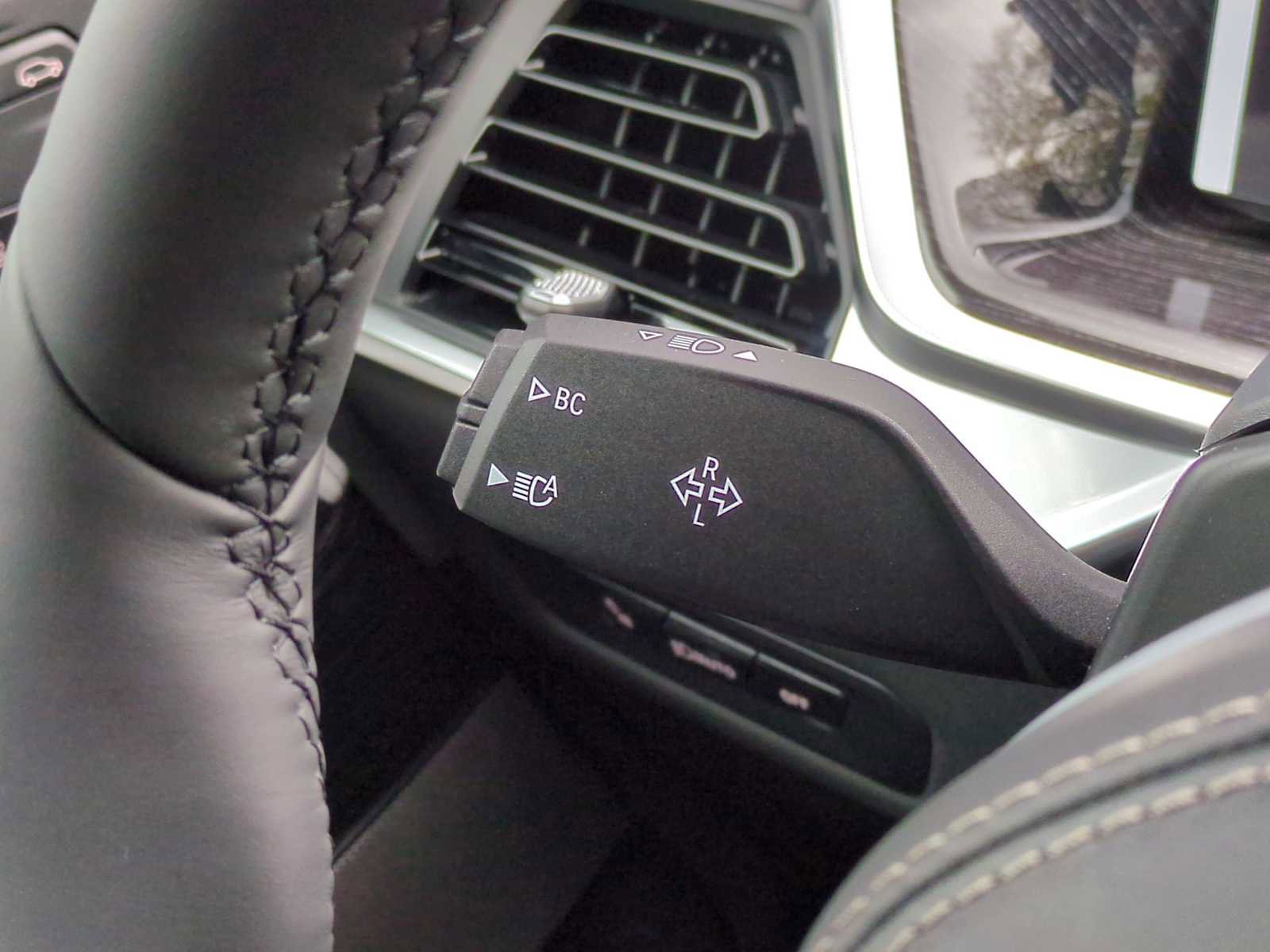 New 2026 BMW X6 xDrive40i w/ Climate Comfort Package image 28