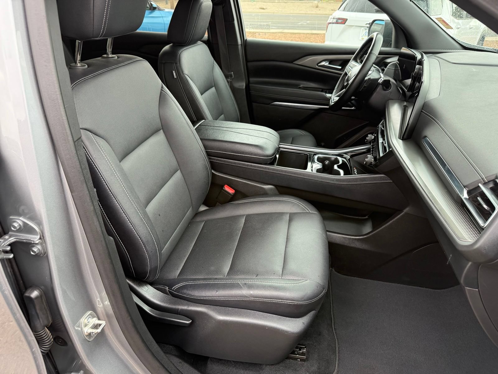 Certified 2025 Chevrolet Traverse LT FWD image 31