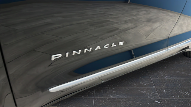 Used 2023 Chrysler Pacifica Pinnacle FWD image 44