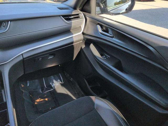 Used 2023 Jeep Grand Cherokee Altitude AWD/4WD image 16