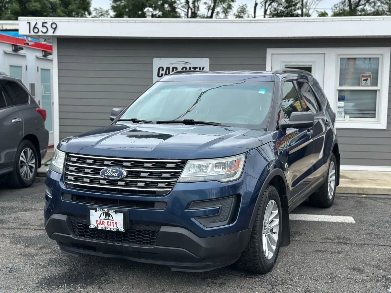 Used 2017 Ford Explorer 4WD image 1