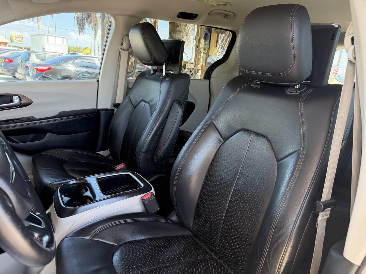 Used 2017 Chrysler Pacifica Touring-L Plus FWD image 22