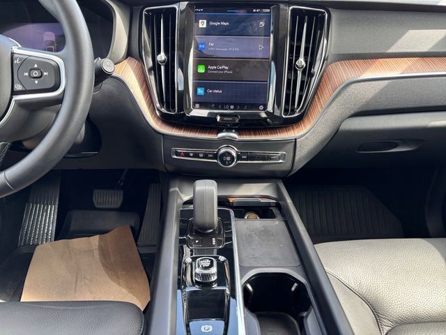 Used 2022 Volvo XC60 B5 Momentum w/ Advanced Package image 11