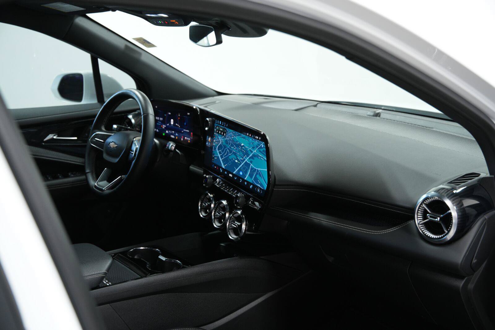 Certified 2024 Chevrolet Blazer EV LT AWD/4WD image 23