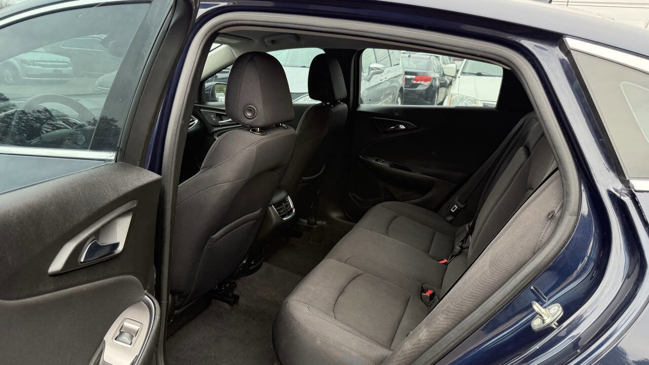 Used 2017 Chevrolet Malibu LT image 14