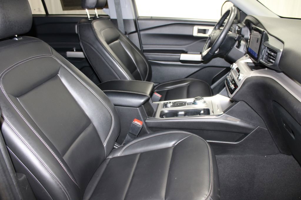 Used 2023 Ford Explorer XLT w/ Equipment Group 202A image 23