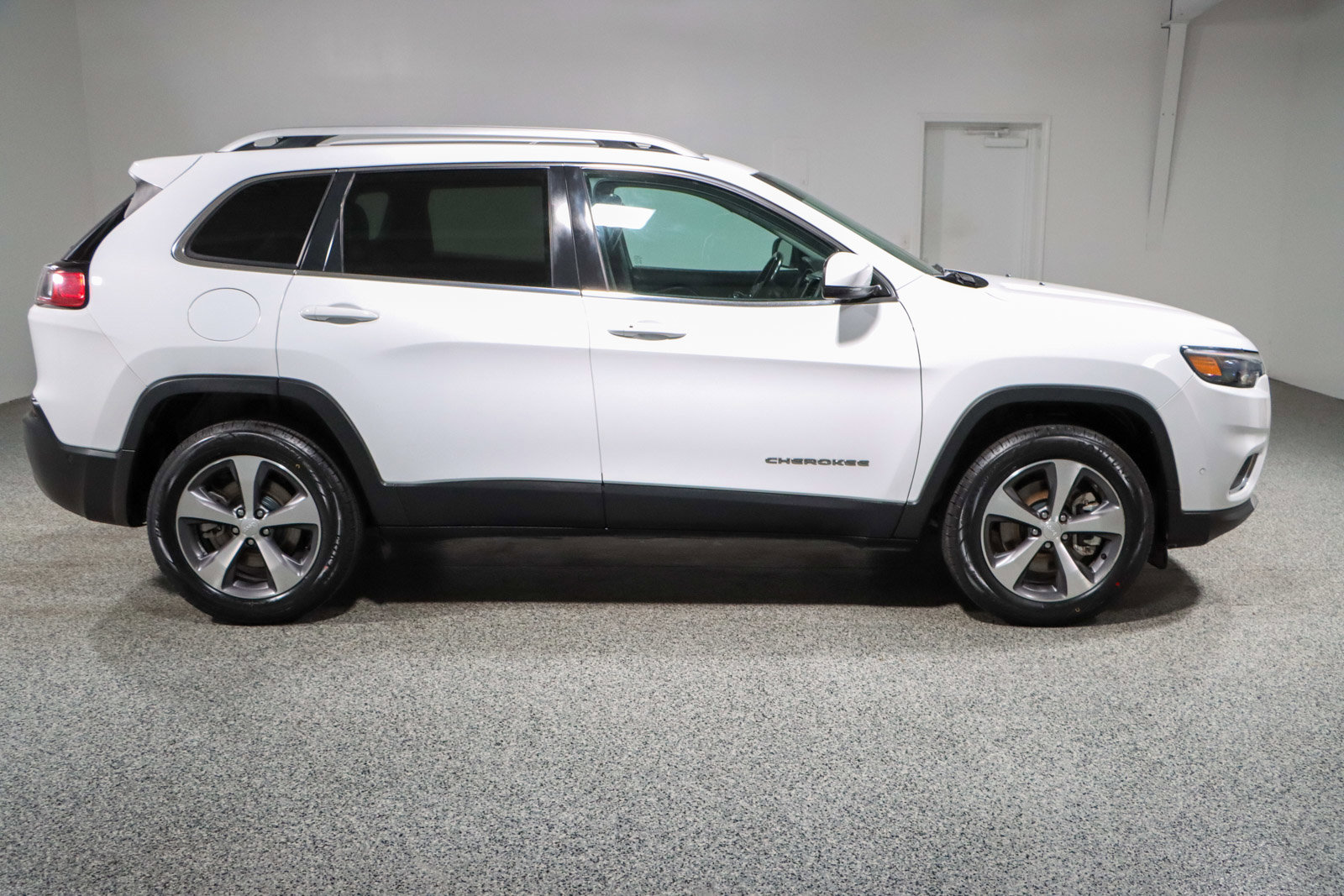 Used 2021 Jeep Cherokee Limited image 6