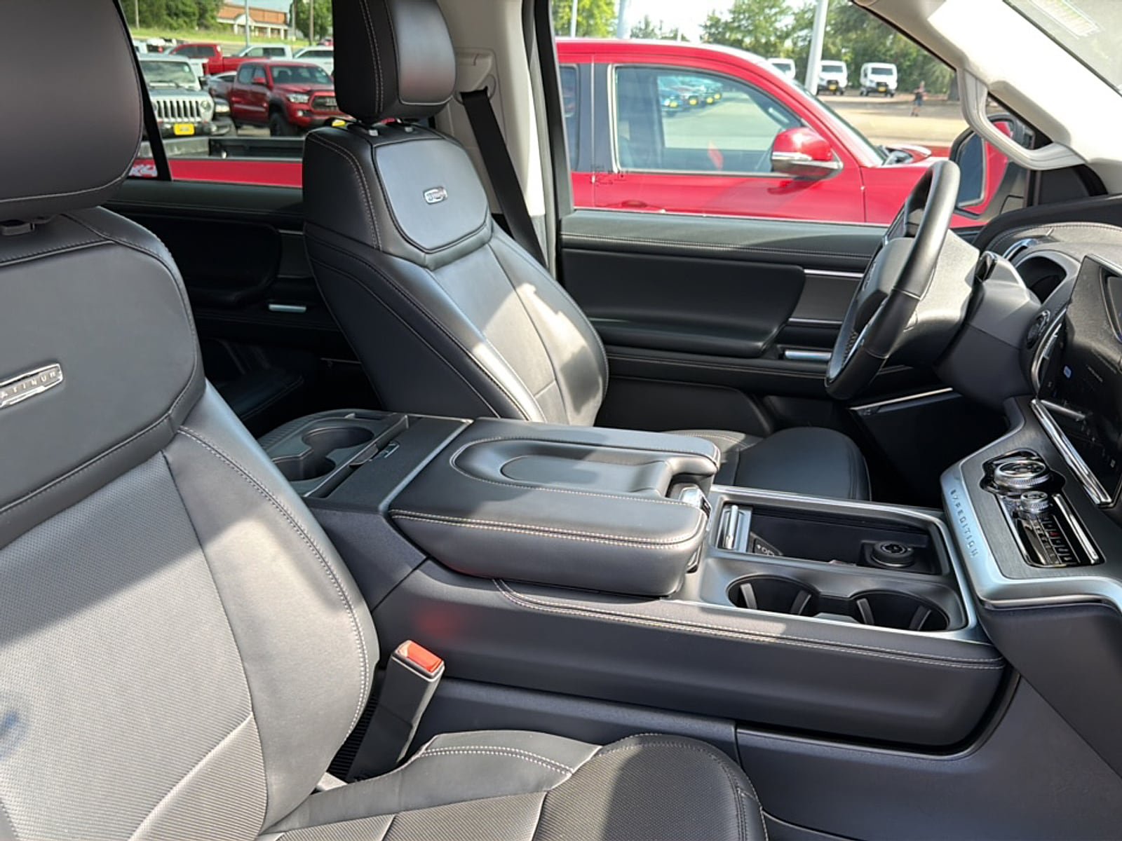 Used 2025 Ford Expedition Platinum w/ Driver's Package AWD/4WD image 12