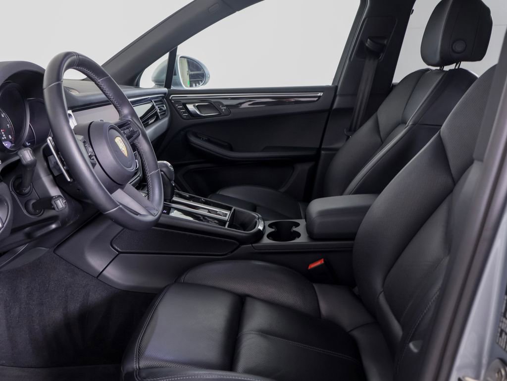 Certified 2024 Porsche Macan w/ Premium Plus Package image 5