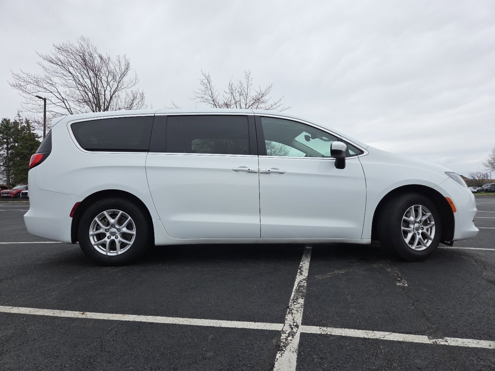 Used 2023 Chrysler Voyager LX image 16