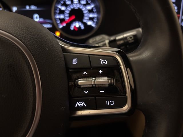 Used 2024 Kia Carnival LX FWD image 17