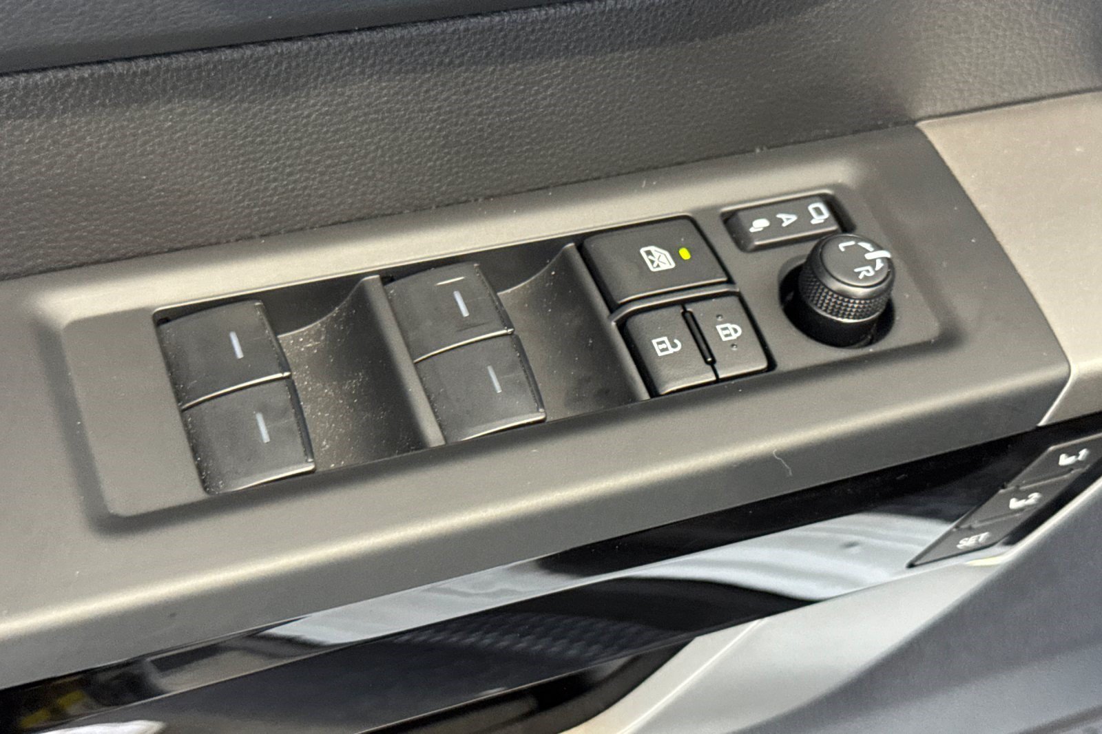 Used 2026 Toyota Tundra Limited AWD/4WD image 13