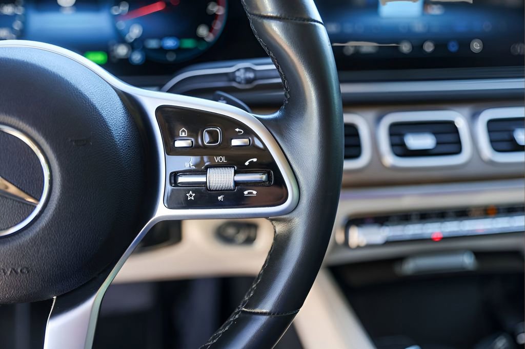 Used 2021 Mercedes-Benz GLS 450 4MATIC image 13