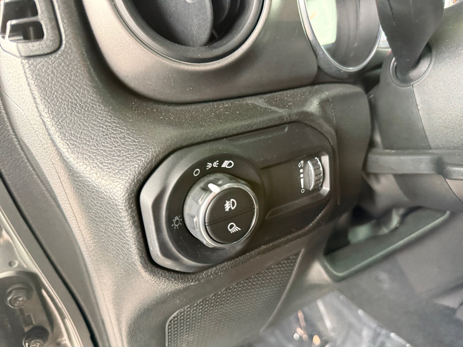 Used 2023 Jeep Gladiator Sport AWD/4WD image 17