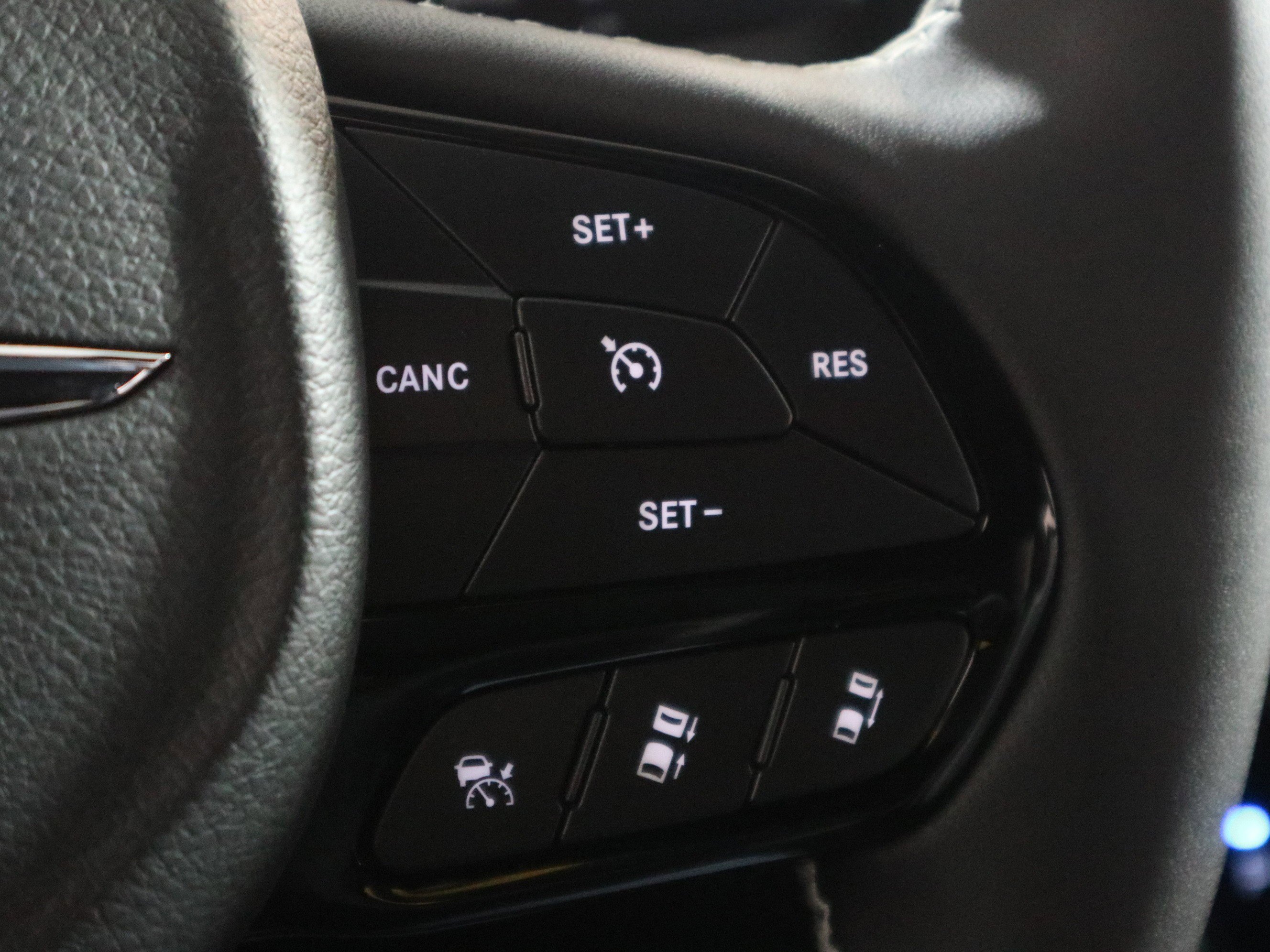 New 2026 Chrysler Pacifica Select image 30