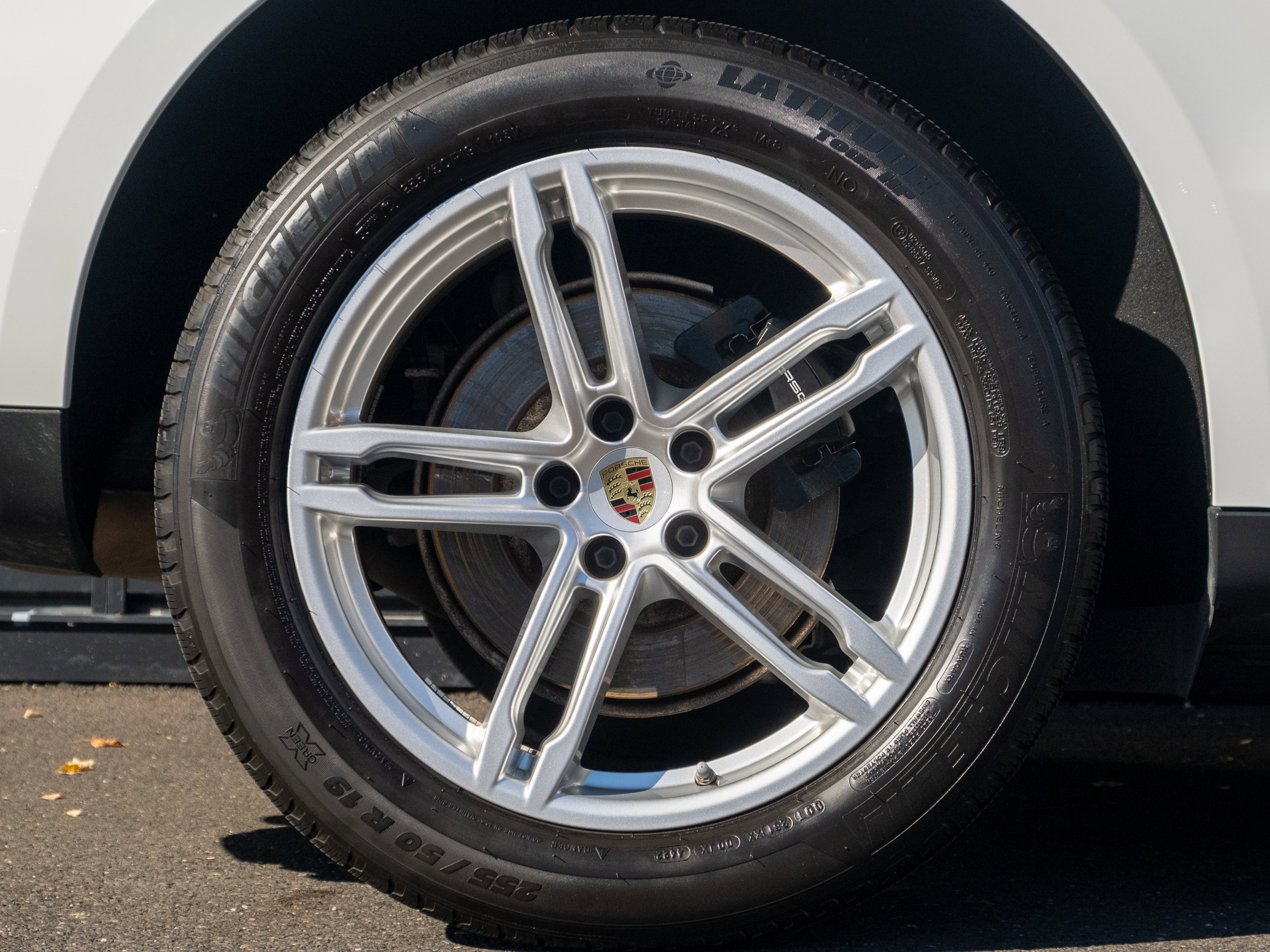 Certified 2023 Porsche Macan image 14