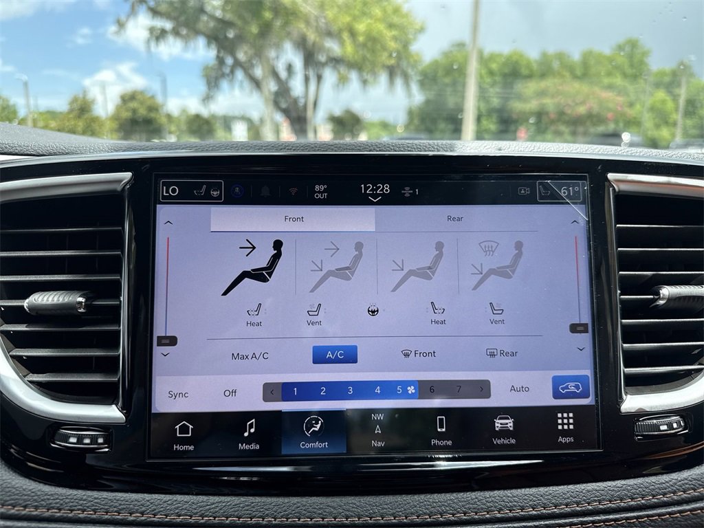 New 2025 Chrysler Pacifica Pinnacle image 23