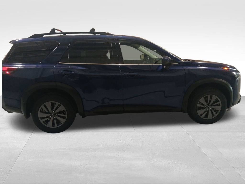 Used 2024 Nissan Pathfinder SV image 7