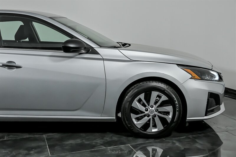 Used 2024 Nissan Altima 2.5 S FWD image 12